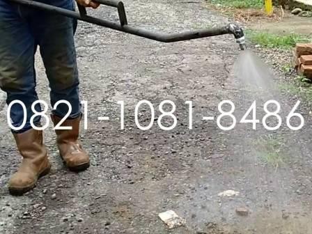 penyemprotan aspal pada Asphalt Distributor melalui Hand Sprayer